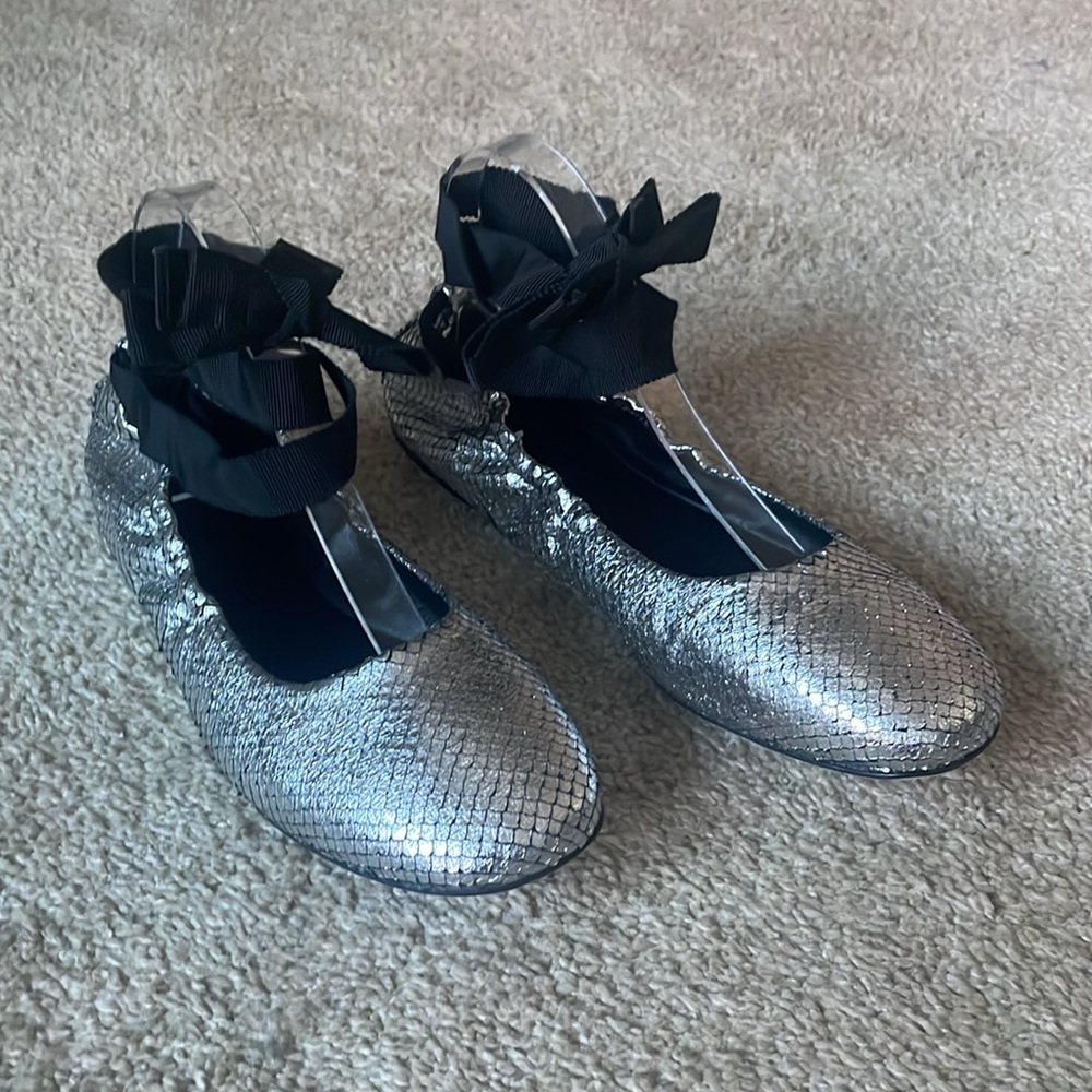 M. Gemi Balletto Ankle Toe Ballet Flats Silver